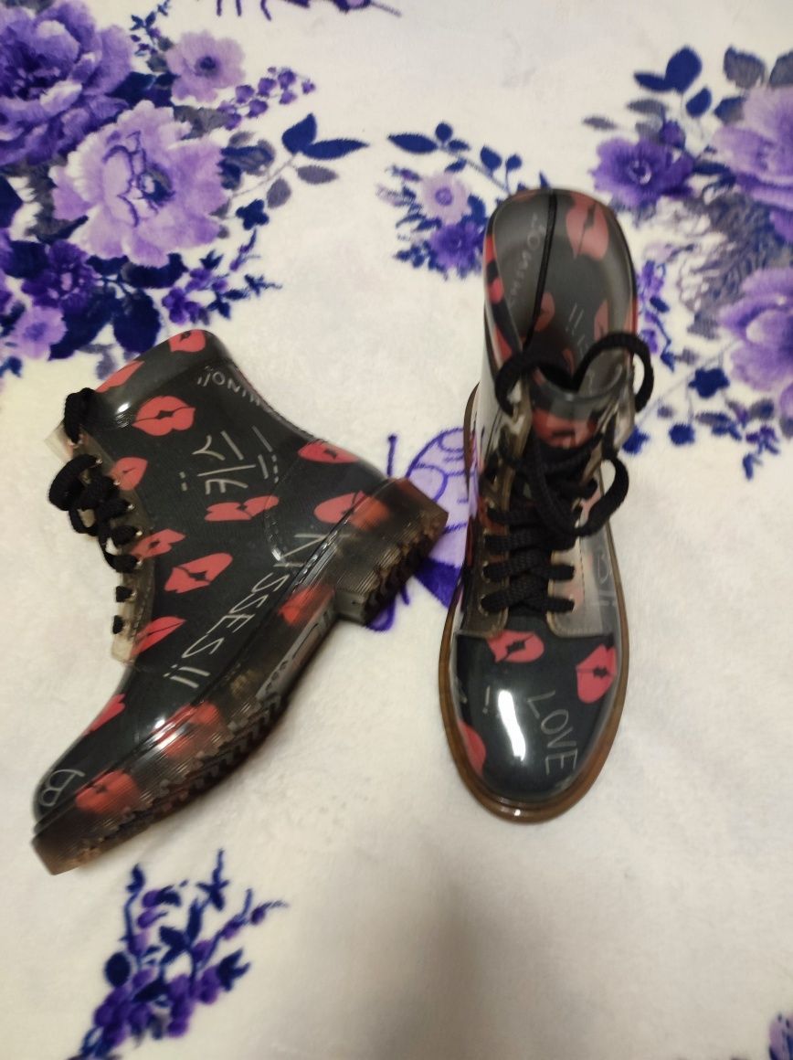 Боти Love Moschino