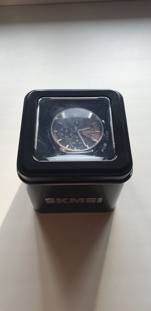 Продам часы Skmei новые на солнечных батареи.