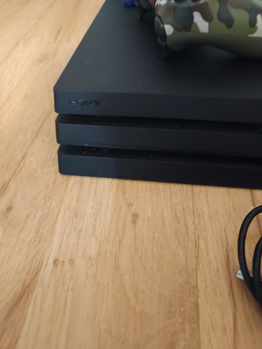 PS Pro kъто нов с  кабели и  2 контролера 1 TB
