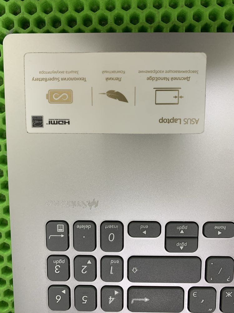 Ультрабук Asus vivobook в идеальном состоянии.