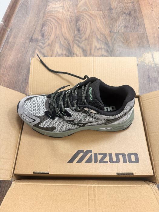 Продам кроссовки Mizuno Racer S