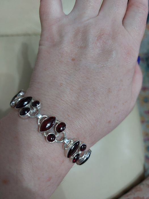 Vând brățară superba cu granate si argint 925