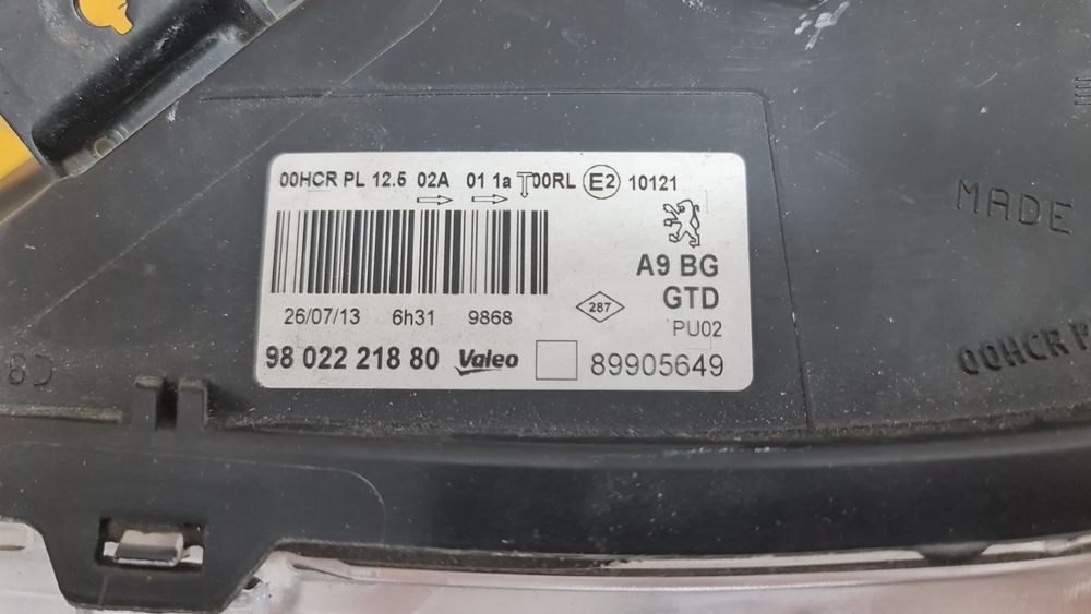 Far stanga Peugeot 208 2012+ 9802221880