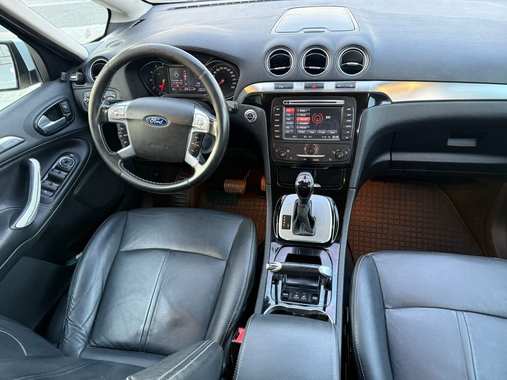 Ford S-max 2011 година