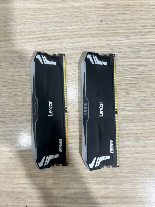 32gb 6800 Mhz Lexar.