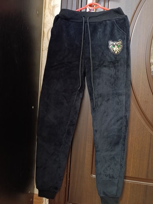 Продаются тёплые штанишки для девочек.