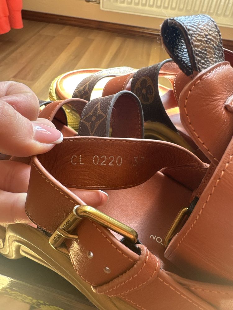 Сандали Louis Vuitton
