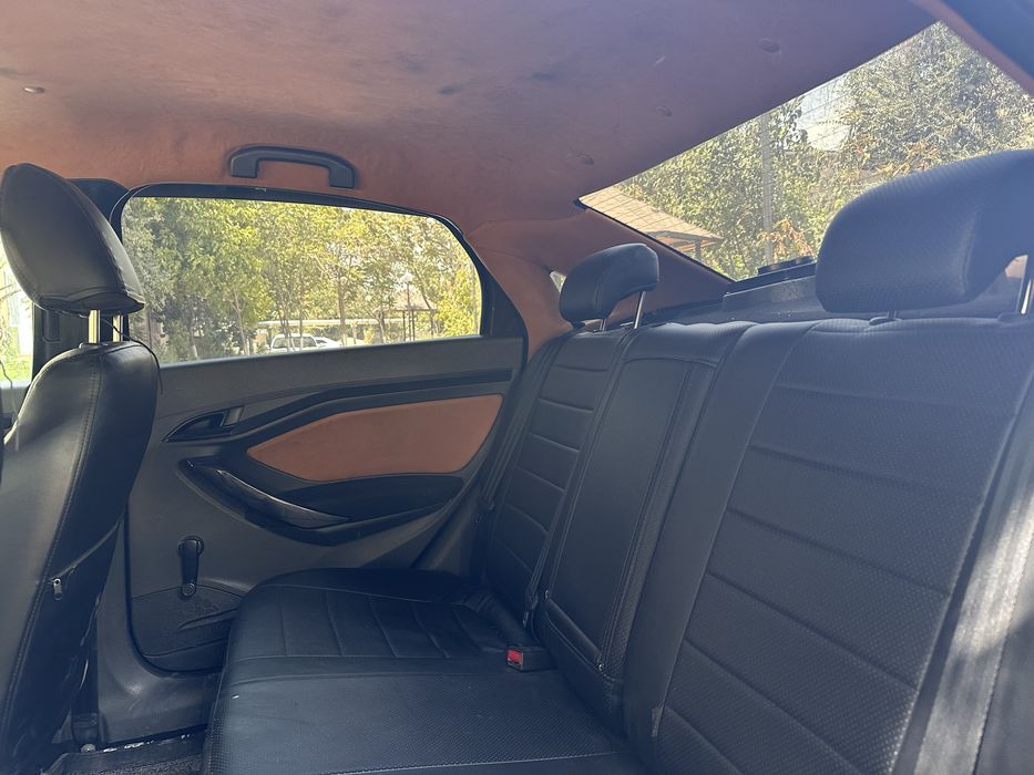 Lada vesta 2017 god gaz-benzin 1,6 motor 95000 km xoroshom sostoyaniye