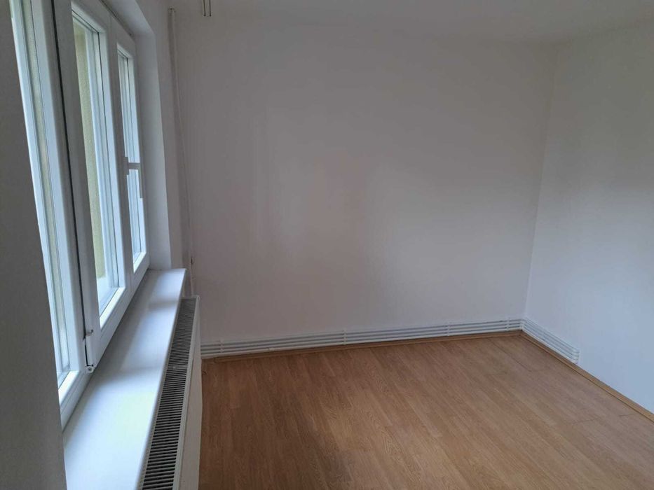 Inchiriez apartament 2 camere in Craiovita Noua.