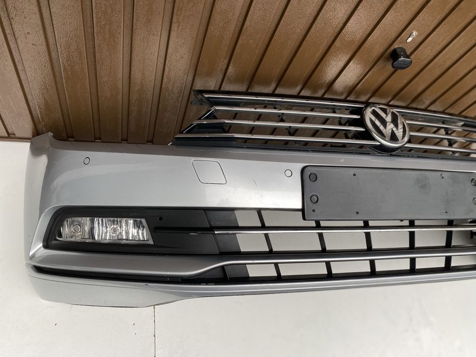 Bara fata vw Passat B8 2015-2020 cu 4 senzori• cod de culoare LA7W