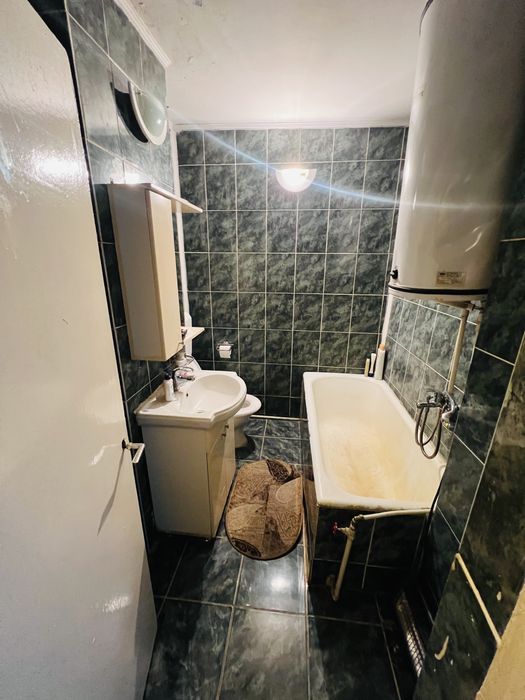 Proprietar,  vand apartament central, 3 camere in Ineu, Jud Arad