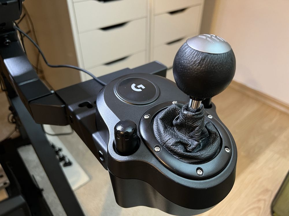 Волан и педали Logitech G920 + скоростен лост