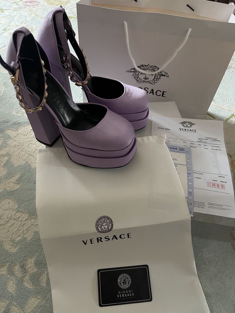 Женские туфли от Vercace в сиреневом цвете 35 размер