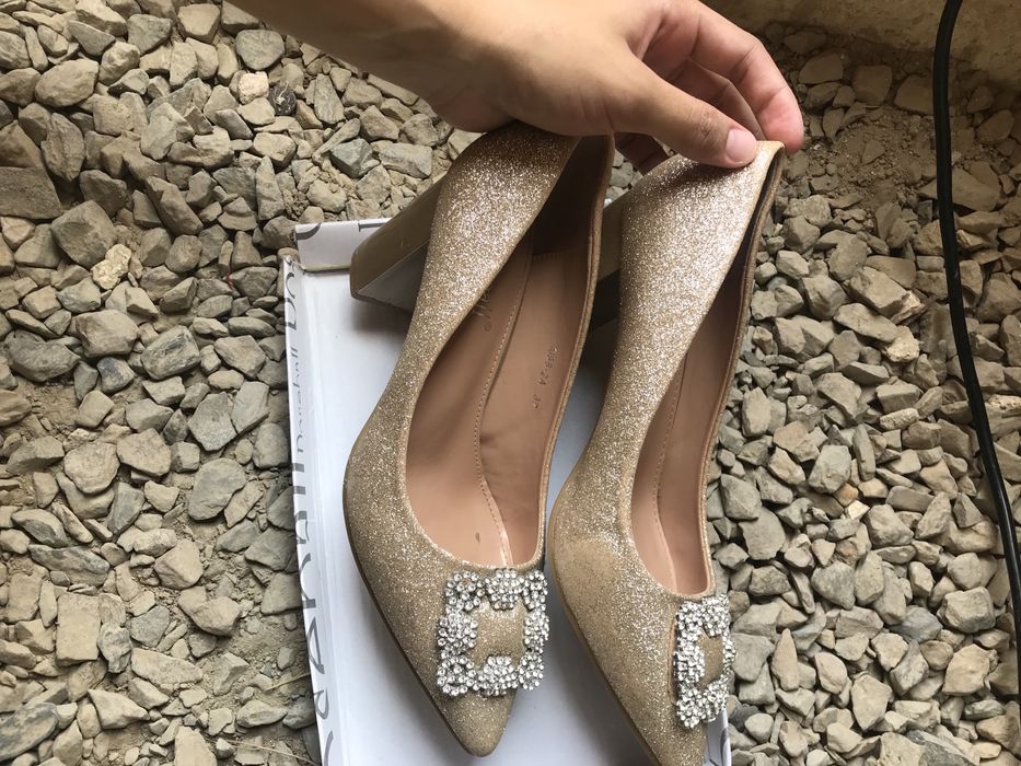 Туфлии сатылады