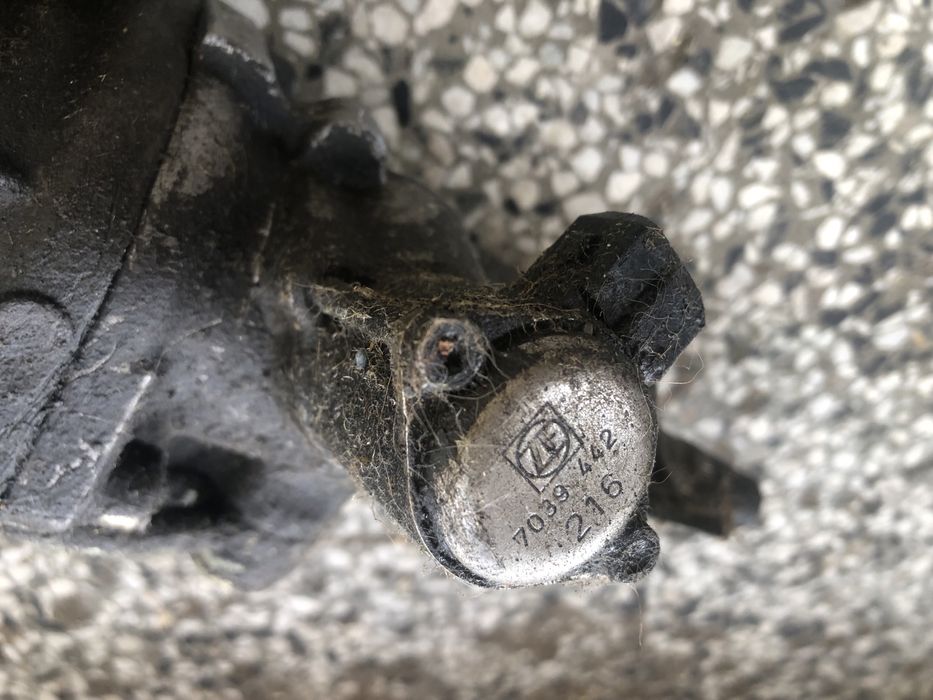 Хидравлична рейка с датчик сервотроник Бмв е39 530d 2001 година 193 кс