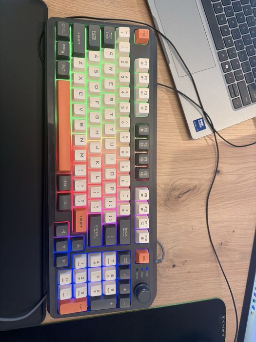 Tastatura gaming LED