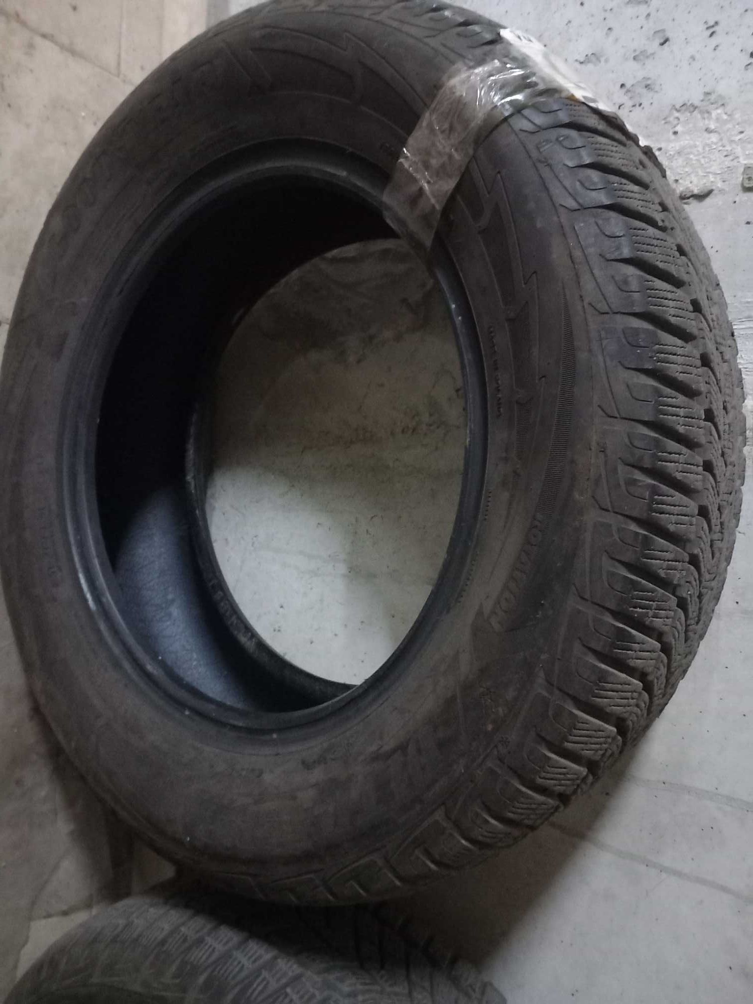 Зимни гуми 215/65/16 Goodyear и Continental