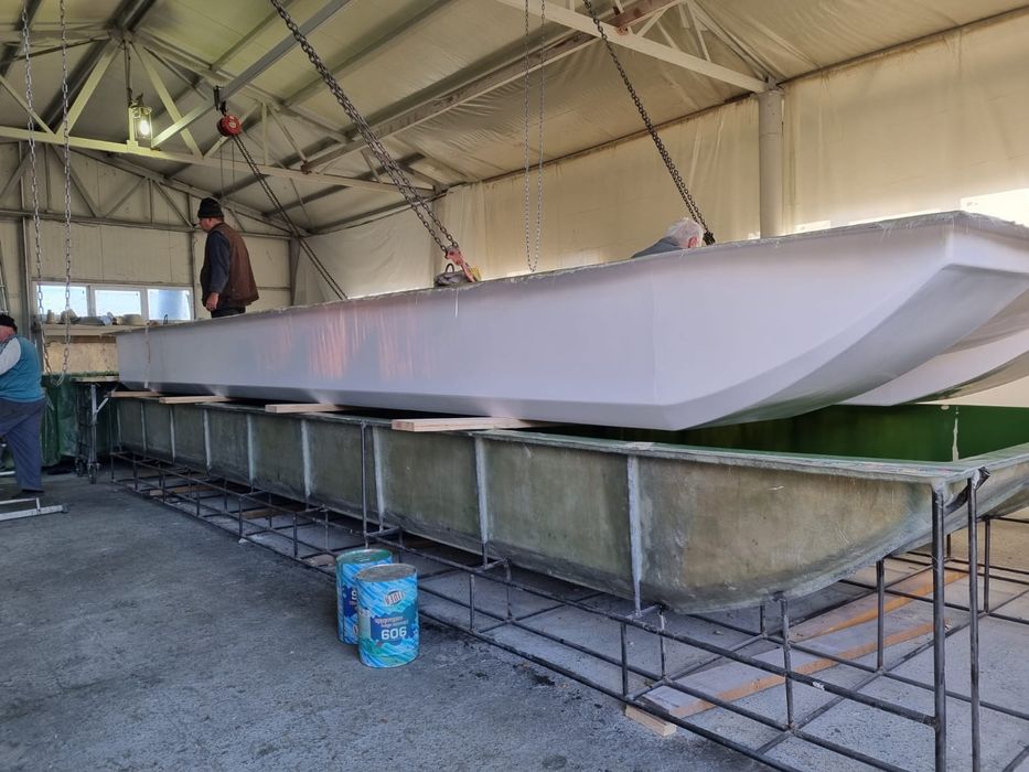 House boat casa pe apa