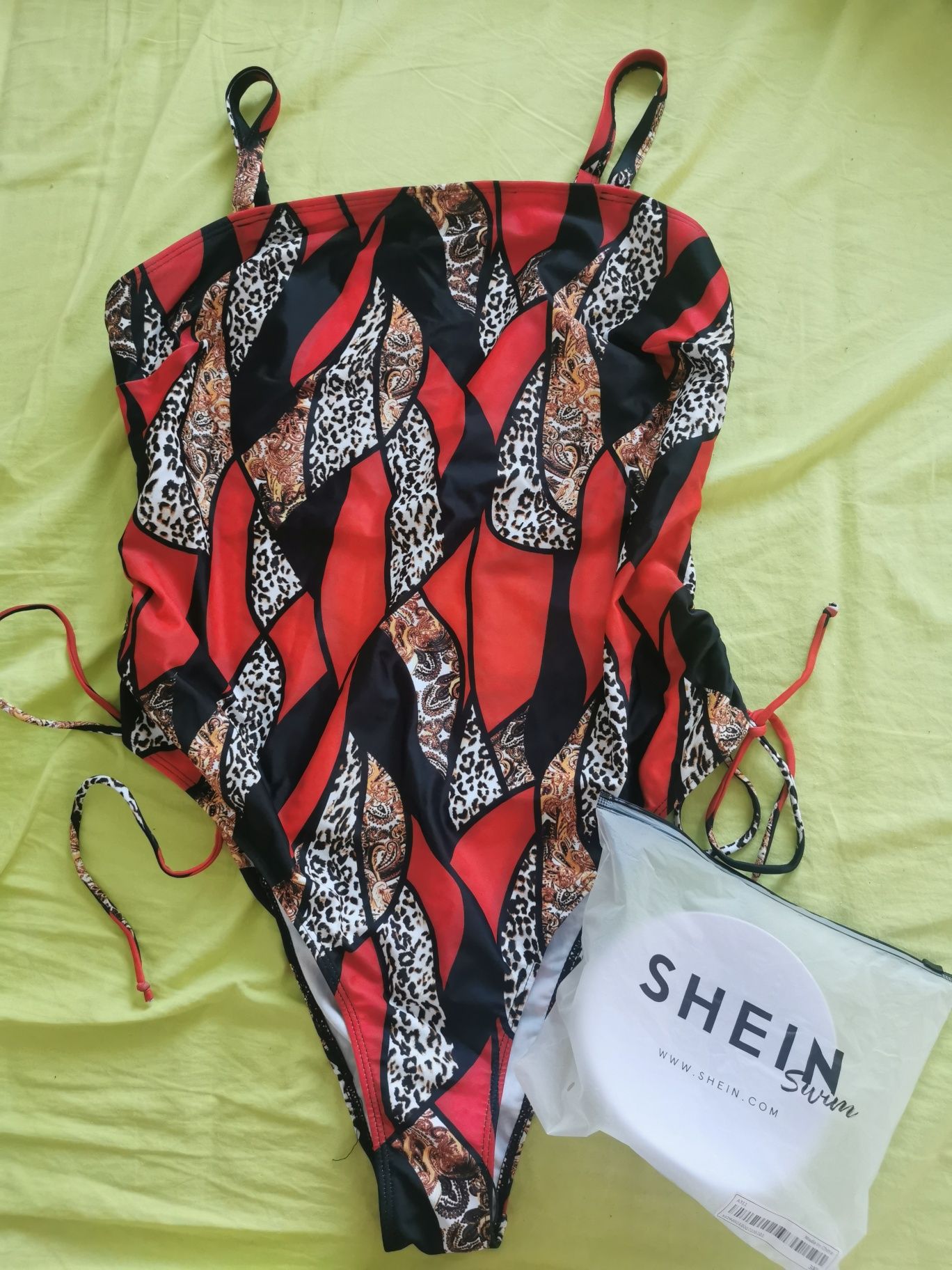 Чисто нов цял бански Shein
