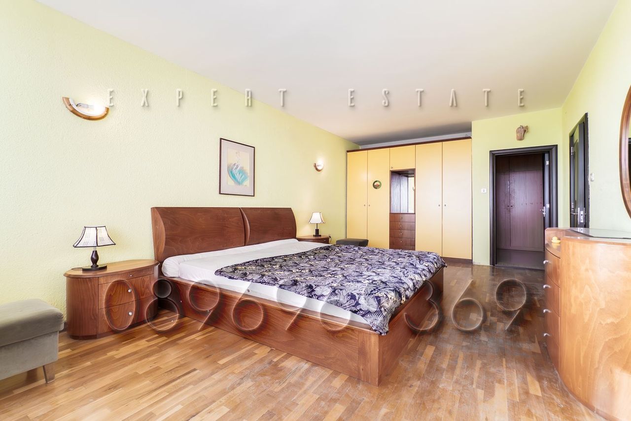 Продава се Четиристаен апартамент в Варна, Бриз - 131 кв.м за 1833 €/кв.м - Снимка #11