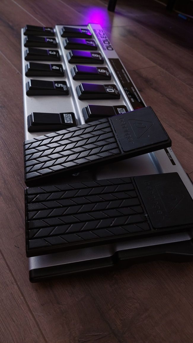 Behringer FCB1010 MIDI Pedalboard контролер