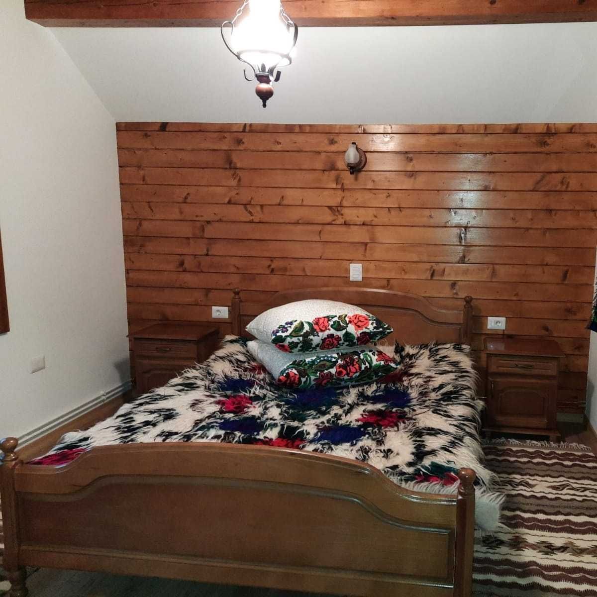 Pat dormitor Ileana din lemn masiv de fag, 140x200 cm