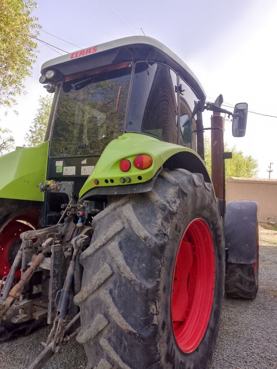 Arion 630 sotiladi. Yili 2018 Lemken plug ham bor .