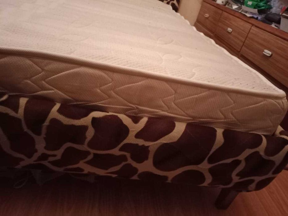 Кровать 1,6х2м, очень крепкая, все из чистого дерева; новый матрац 1,6