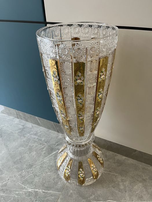 Продам вазу из богемского хрусталя