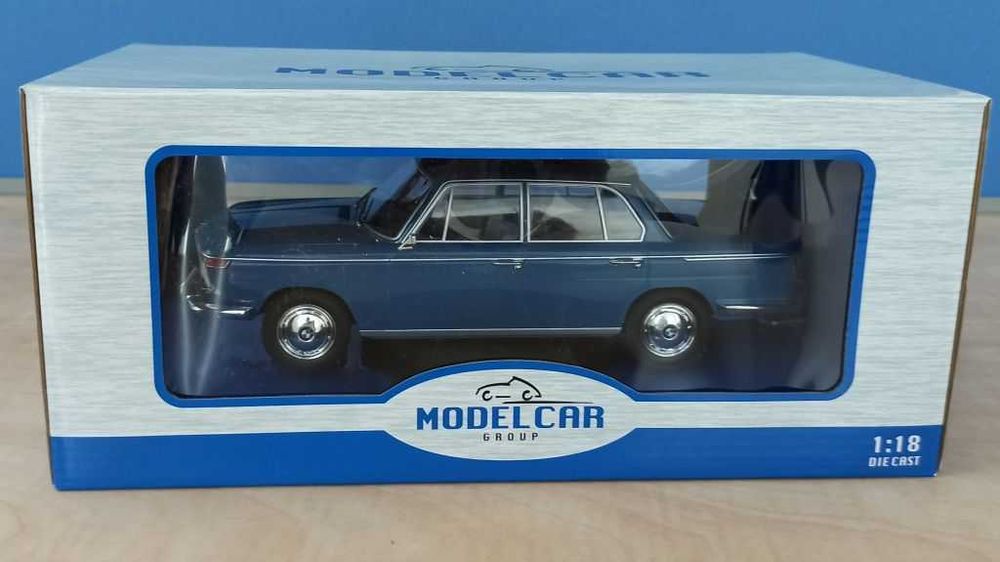 Macheta BMW 2000 Tilux (type 121) 1966 albastru - MCG 1/18
