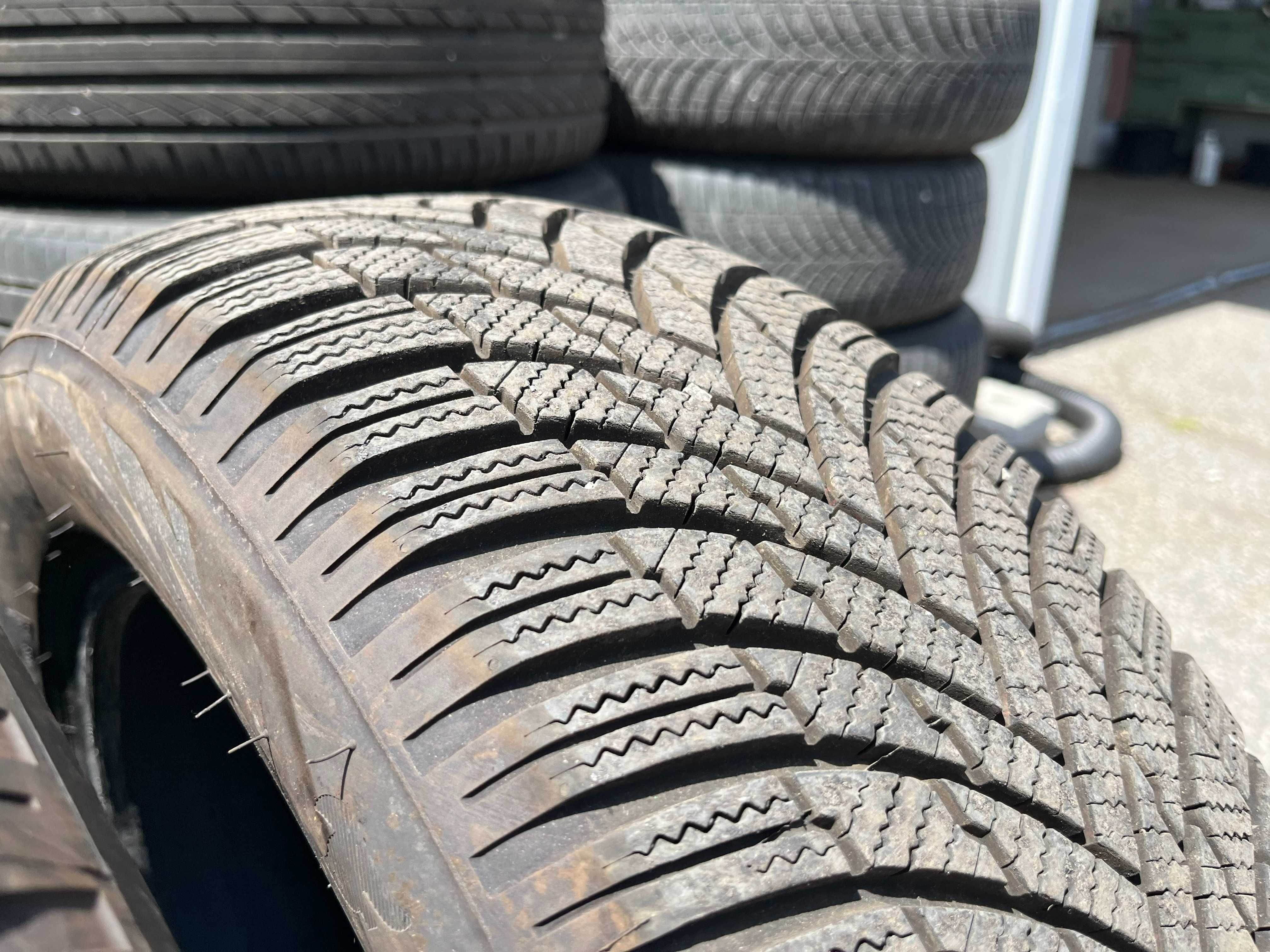 зимни Гуми FIRESTONE 215/60/16 с ДОТ 25/2024г.