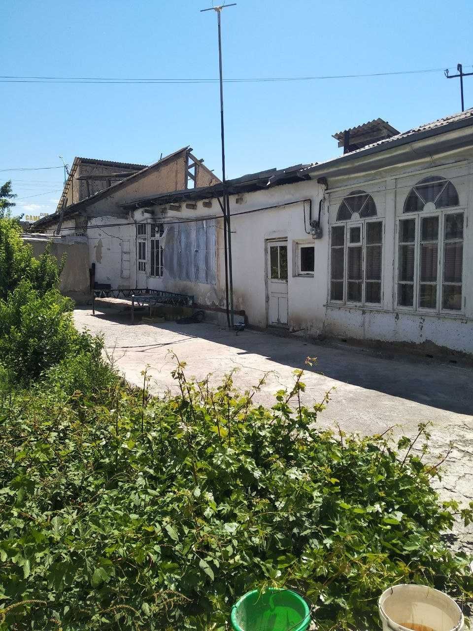 eski shaxarda xovli sotiladi. ховли сотилади