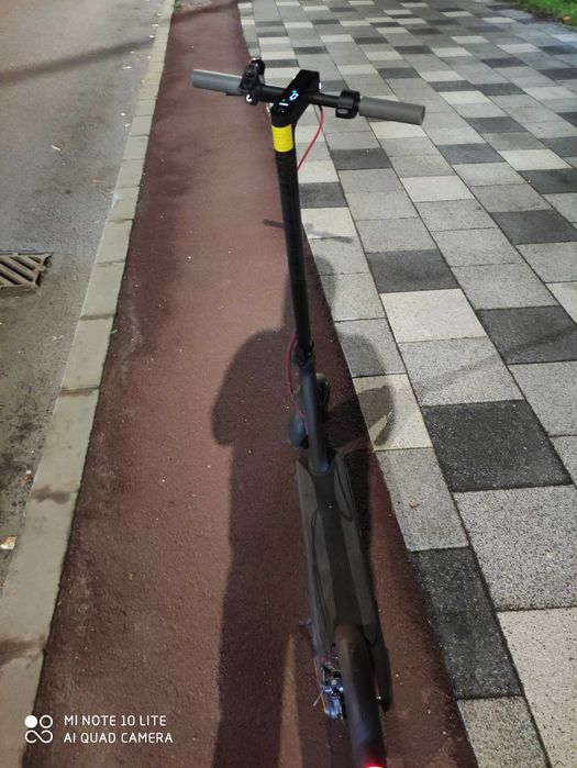 Trotinetă Xiaomi 4 Pro – ca nouă, folosită 2 ori, autonomie mare