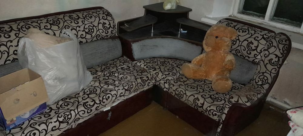 Диван угловой, и два кресла