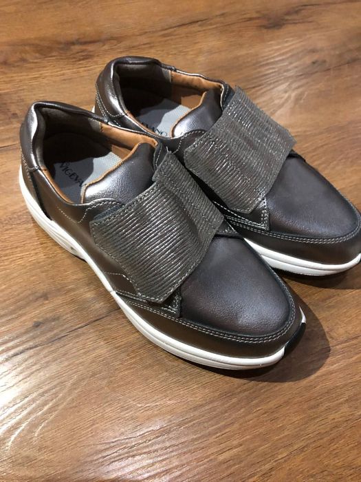 Oyoq kiyim ayollar uchun