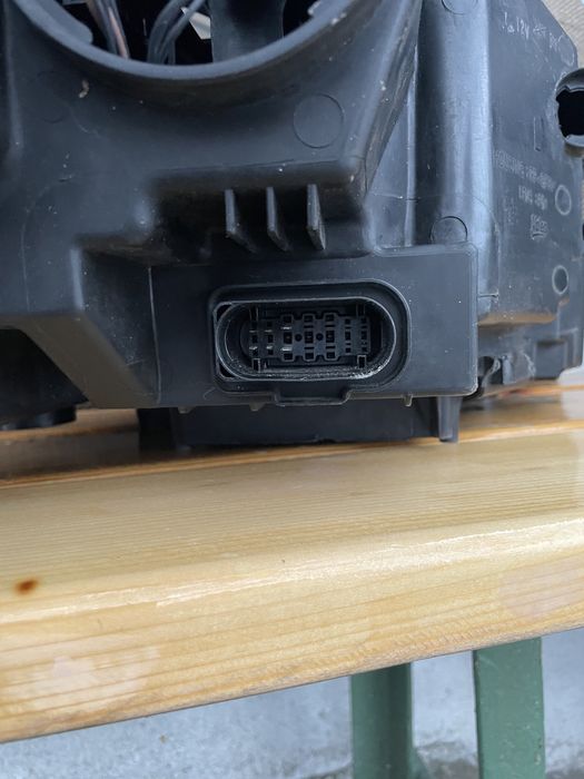 Оригинален ляв фар за Seat Ateca 2016-2020 в добро състояние