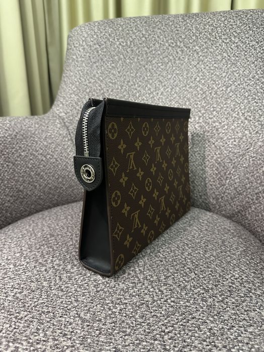 КАТО ЧИСТО НОВ Louis Vuitton Clutch