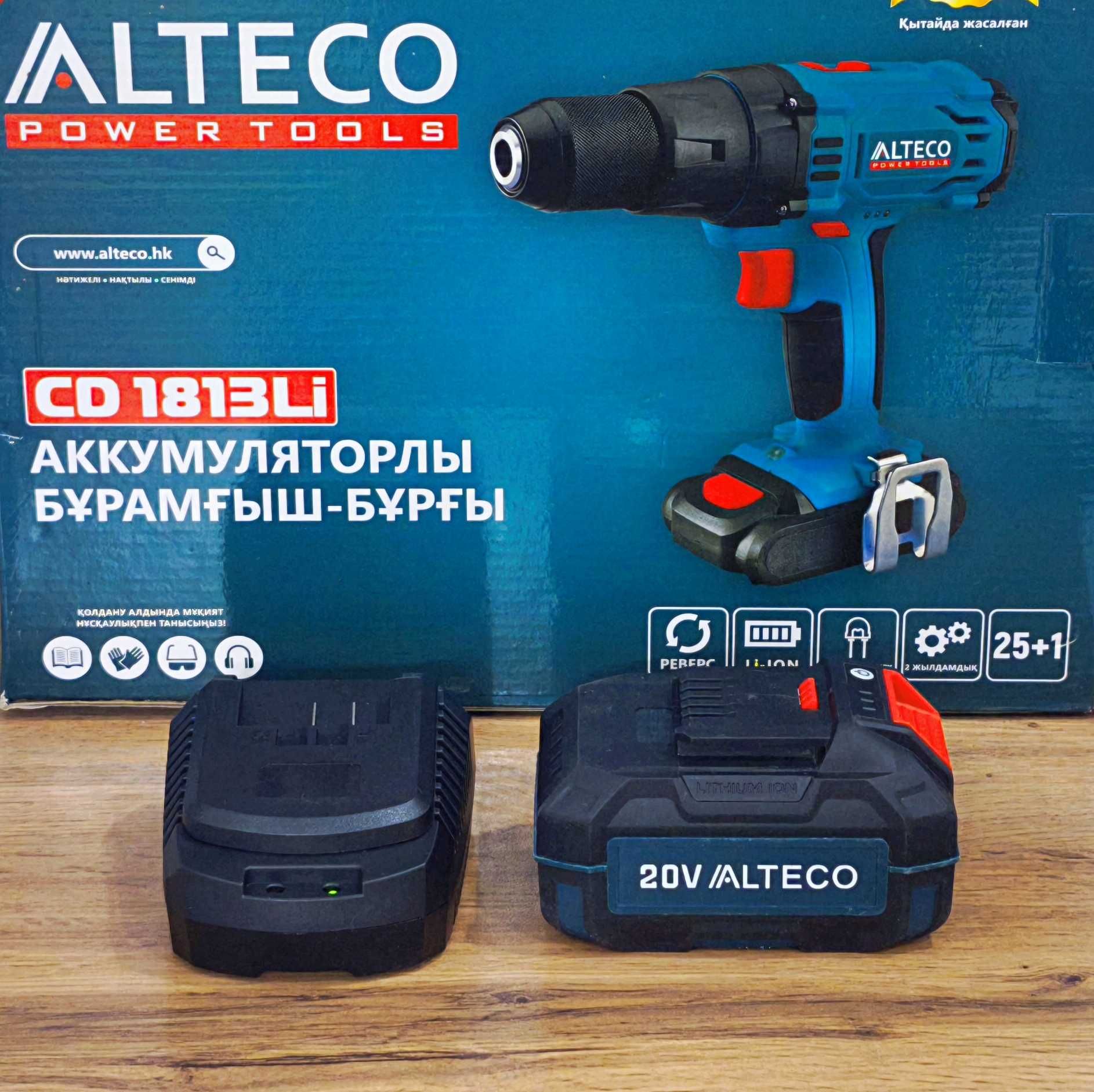 Аккумулятор Alteco с ЗУ и шуруповертом
