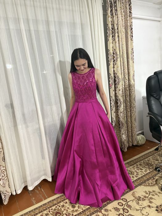 Продам вечерние платья