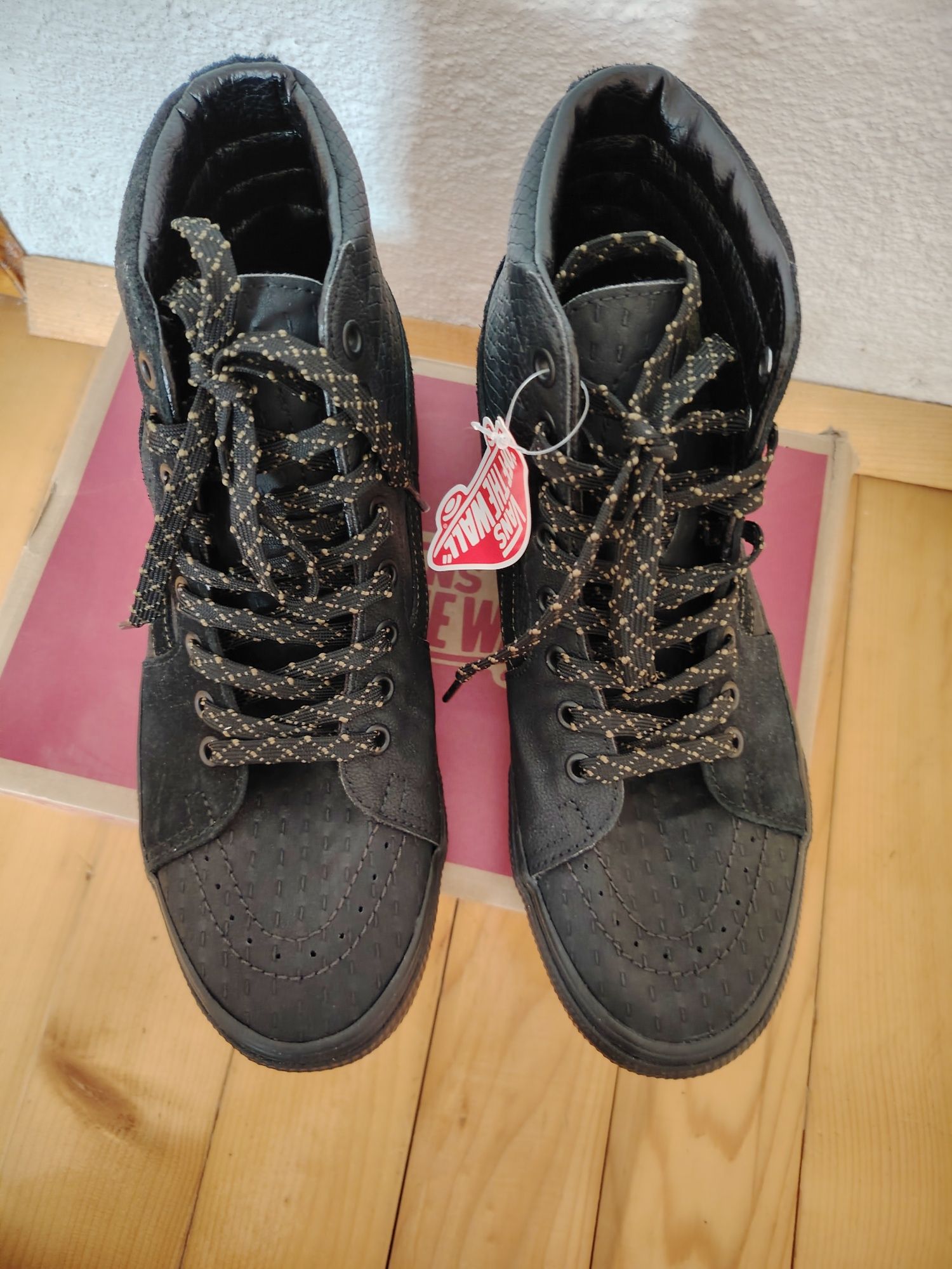 Нови кецове Vans