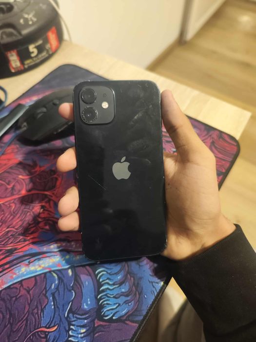 Vand Iphone 12 simplu