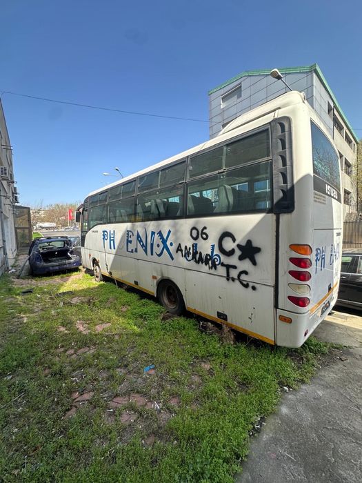 Isuzu turquoise Microbuz