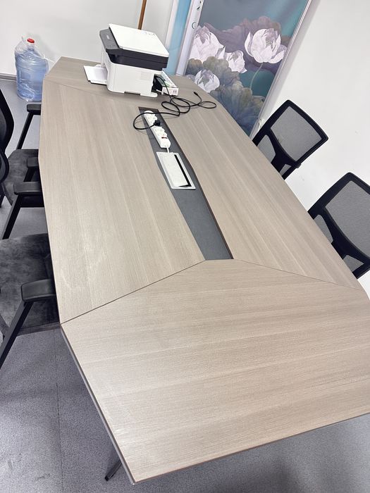 Офисный стол , массивный