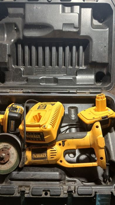 Polizor dewalt 18 volți cu 2 acumulatori litiu ion și incarcator