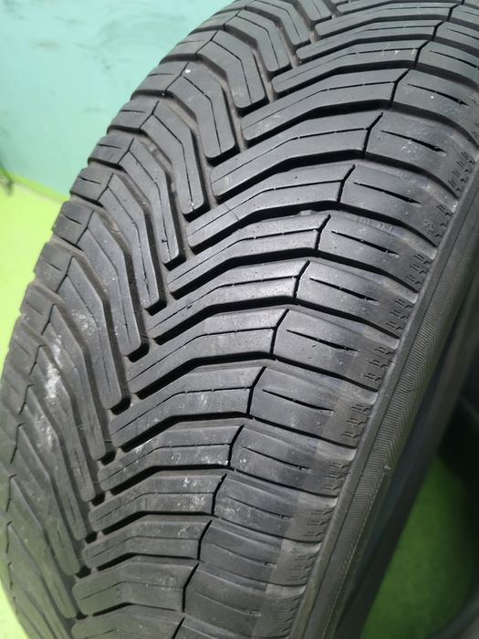 2 бр 215/60/17 всесезонни Michelin