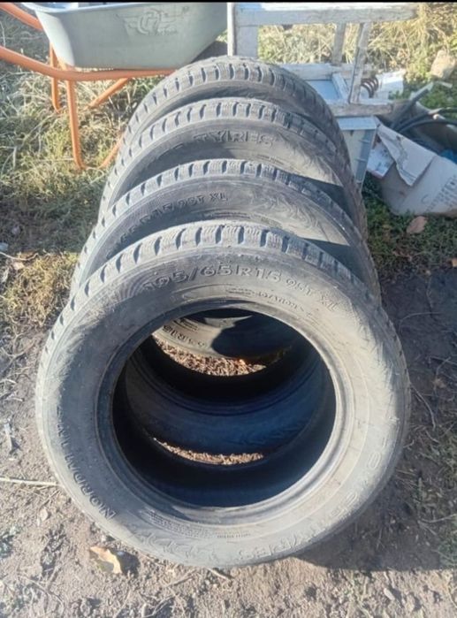 Продам зимние шины с шипами