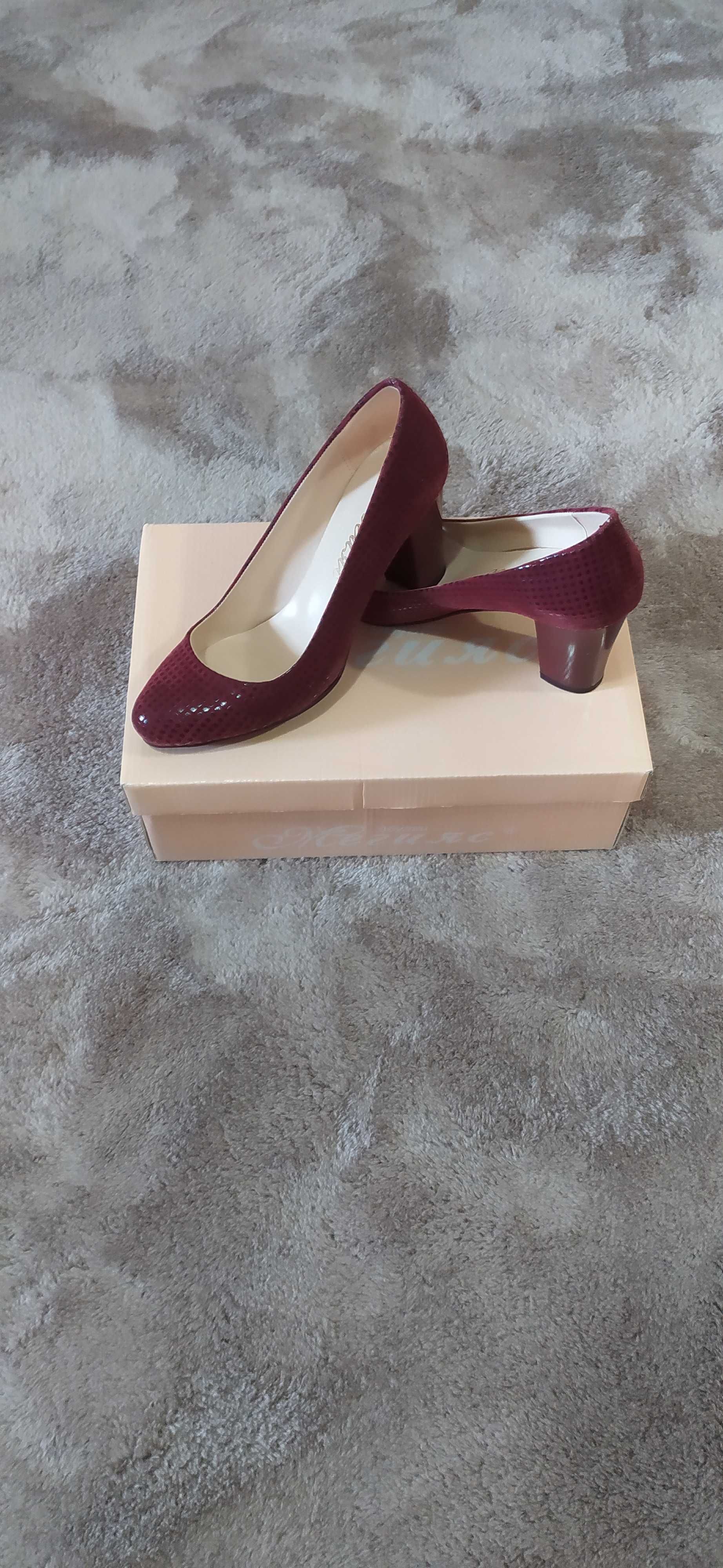 Нови дамски обувки цвят бордо
