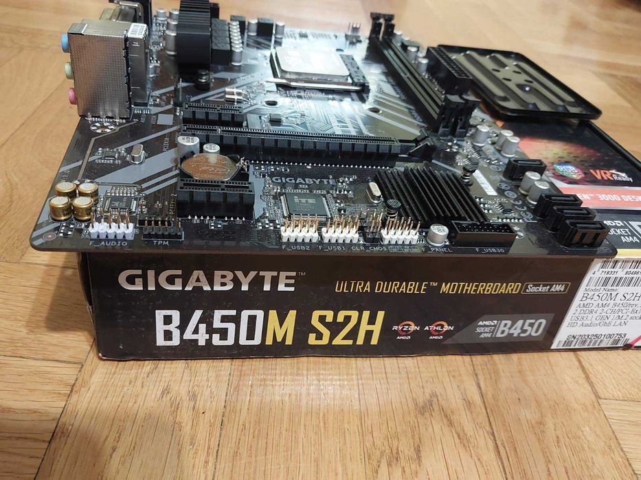 AMD Ryzen 5 3600 + Gigabyte B450M S2H