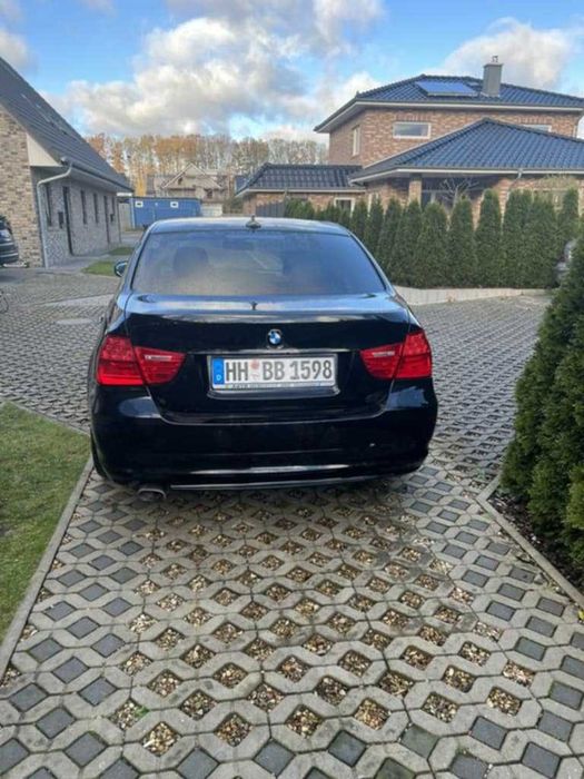 Продавам BMW 320 D