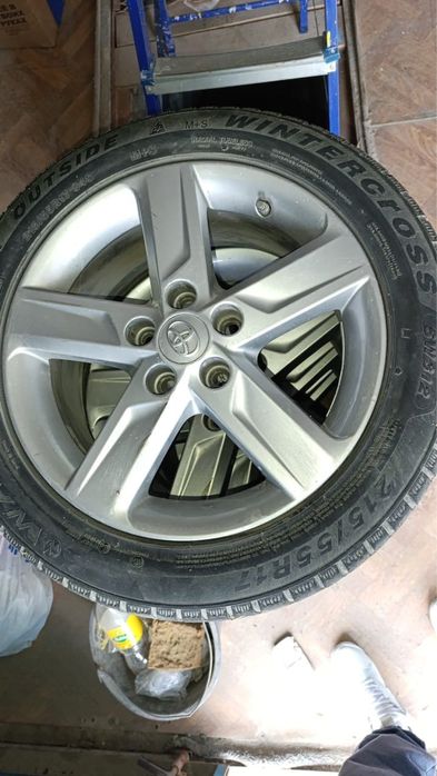 Зимние шины с оригинальными дисками от камри 50